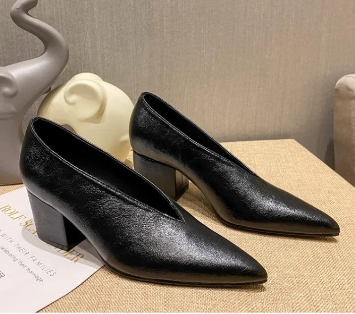 Vittoria V-Cut Pumps