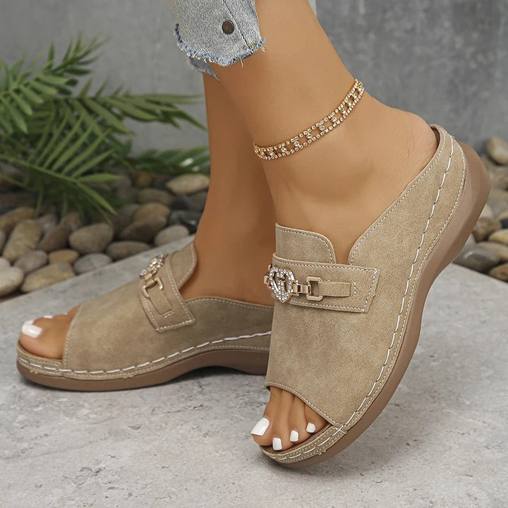 Cuoricino Heart-Charm Wedge Sandals
