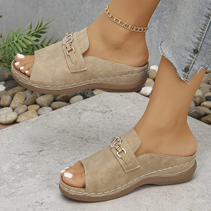 Cuoricino Heart-Charm Wedge Sandals