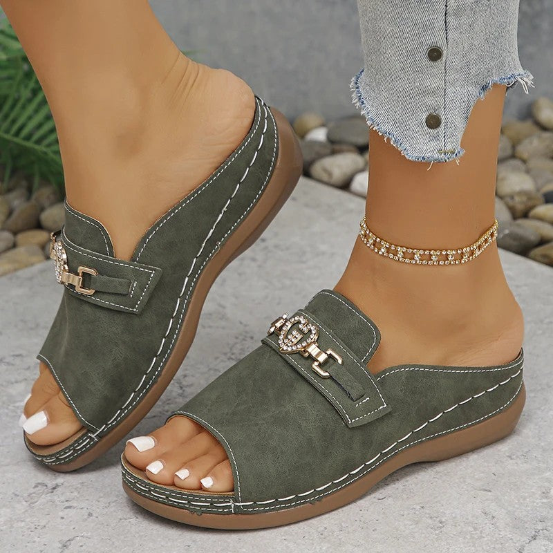 Cuoricino Heart-Charm Wedge Sandals