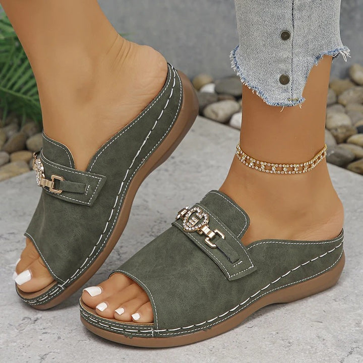 Cuoricino Heart-Charm Wedge Sandals