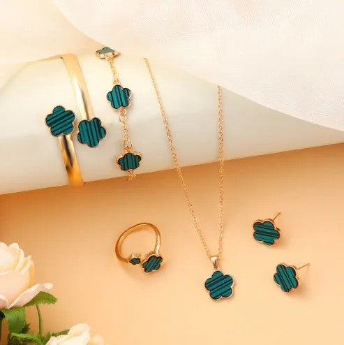 Fioresca Clover Jewelry Set