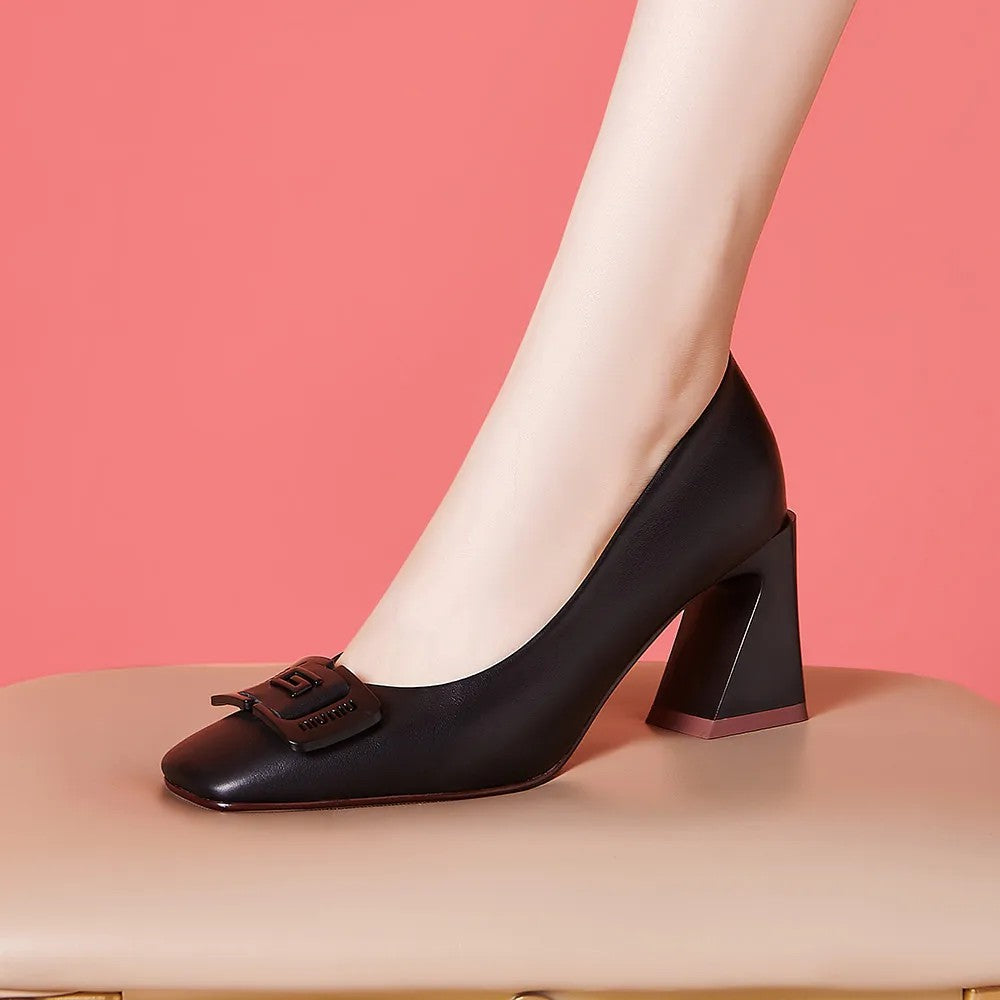Emblema Buckle Pumps