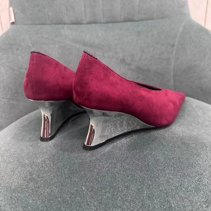 Comtesse Sculpted Wedge Pumps