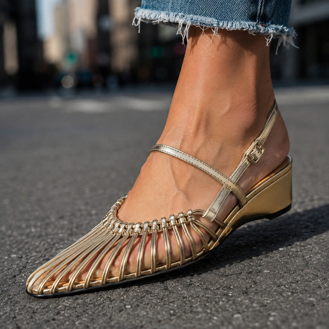 Vestala Caged Flats — ce_brooklyn_s2_01